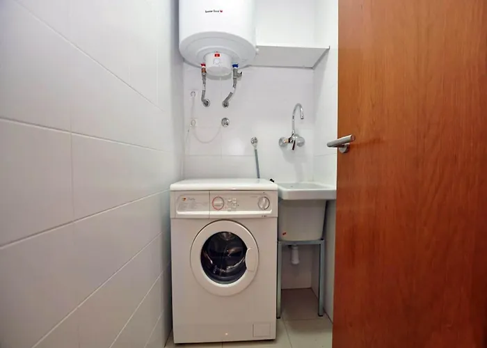 In Near Salatar شقة