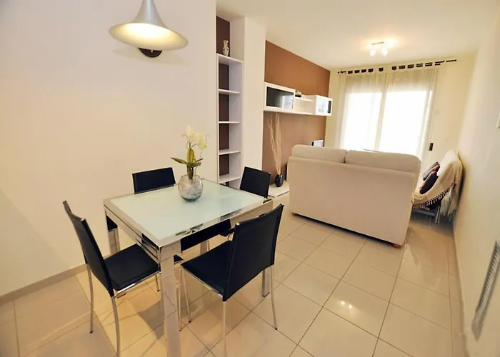 In Near Salatar شقة روساس