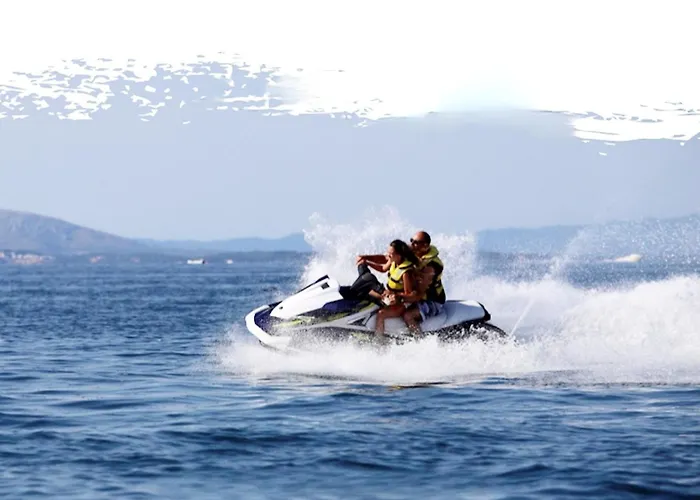 In Near Salatar شقة